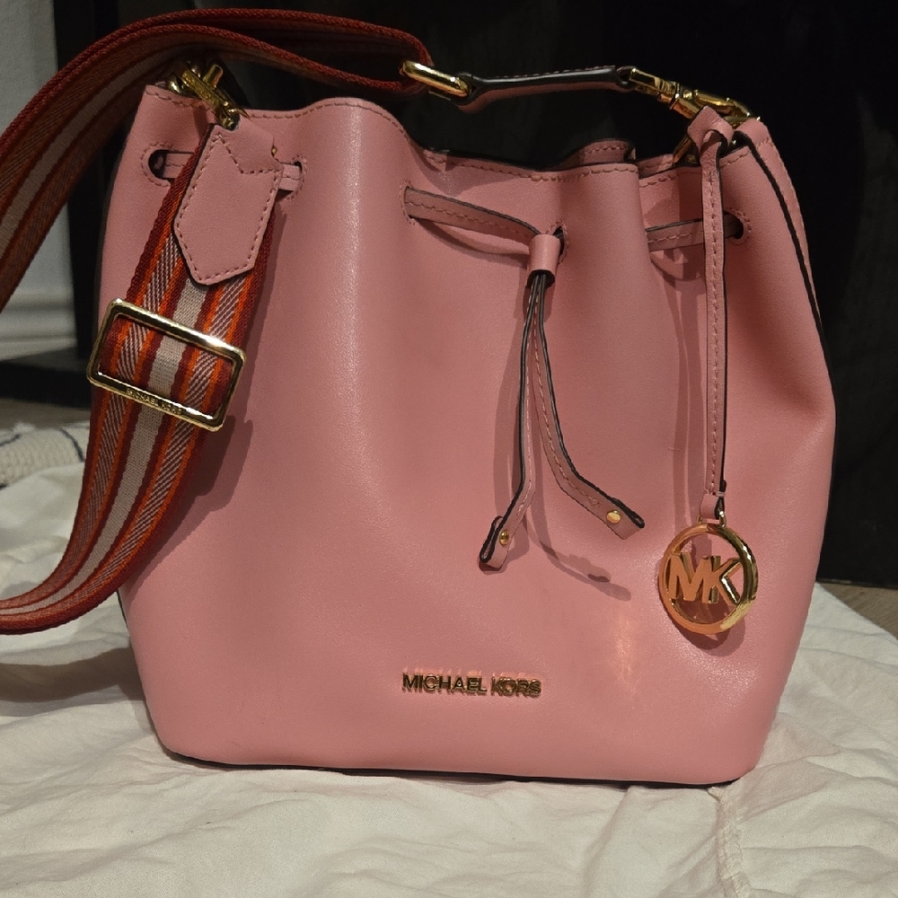 Michael Kors Eden Bucket Shoulder Bag